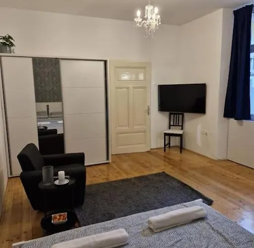 Old Life Apartment Maribor